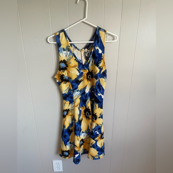 ⭐️MARIANNE⭐️ Flower Dress - Picture 1 of 3